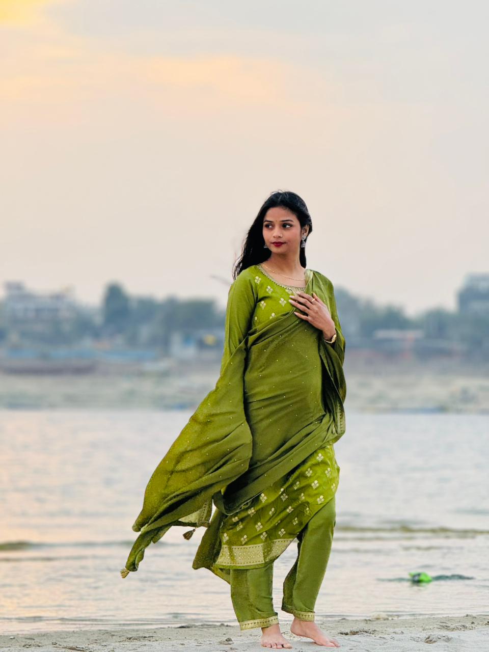 Low budget good looking college girls escort agency